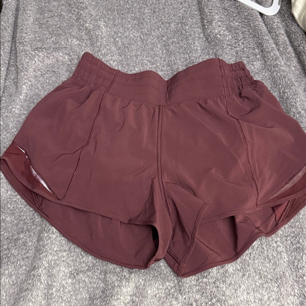 Lululemon hotty hot 2.5” short sir 4 garnet